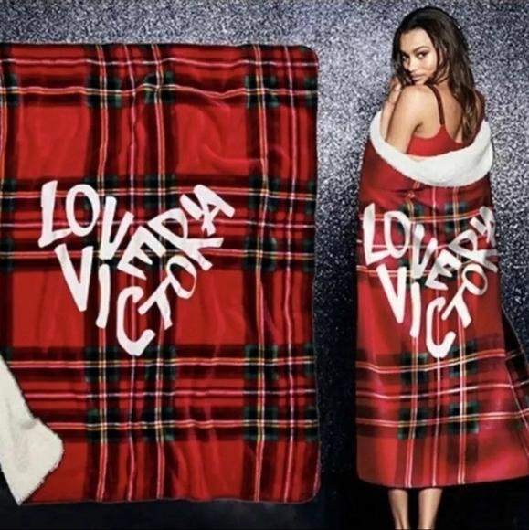 NWT Victoria's Secret Plaid Sherpa Throw Blanket - Picture 1 of 3